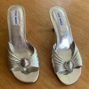 Steve Madden 2 inch slide in silver with rhinestone buckle